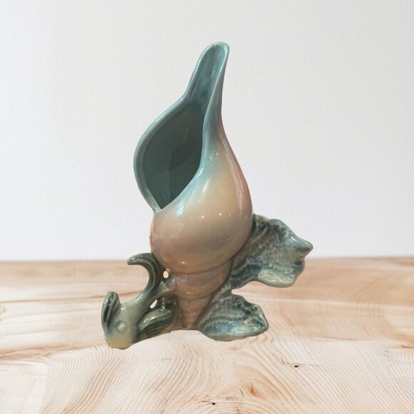 Mid Century Hull Pottery Ebb Tide Conch Bud Vase Peach Green 7" MCM Vintage "B" - Picture 1 of 13